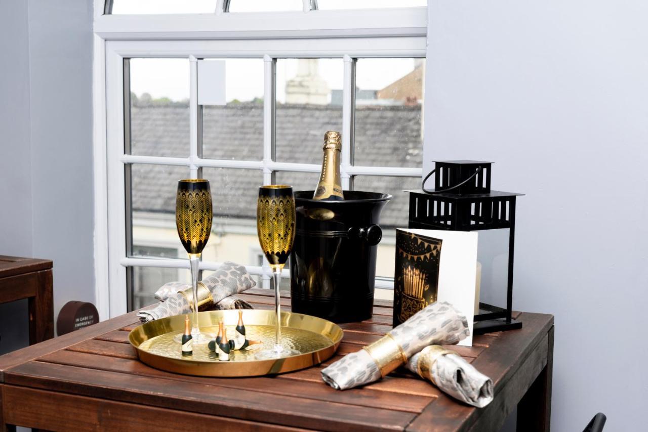 The Penthouse Gathering - Town Centre - Sleeps Up To 16 Wrexham Dış mekan fotoğraf