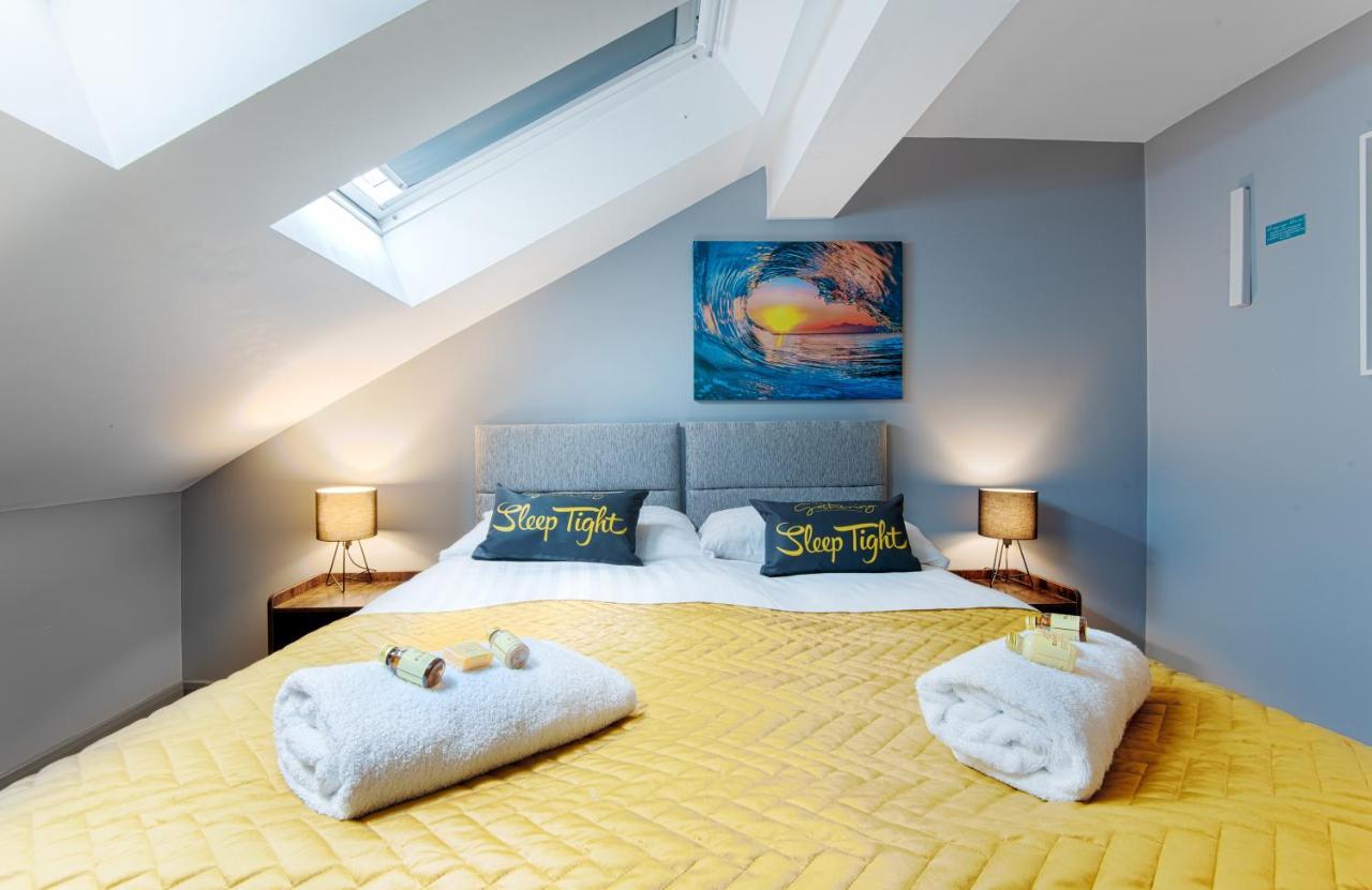 The Penthouse Gathering - Town Centre - Sleeps Up To 16 Wrexham Dış mekan fotoğraf
