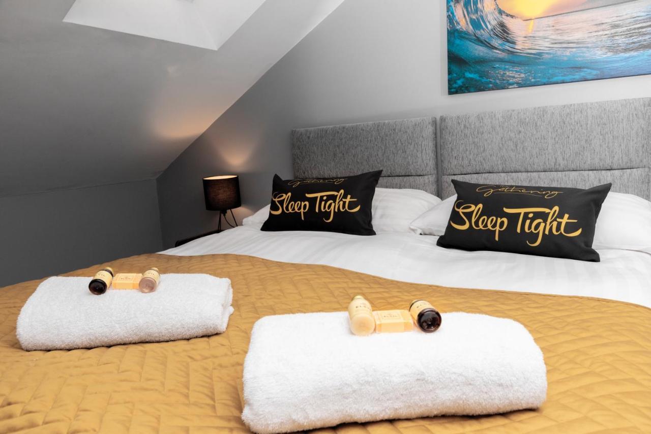 The Penthouse Gathering - Town Centre - Sleeps Up To 16 Wrexham Dış mekan fotoğraf
