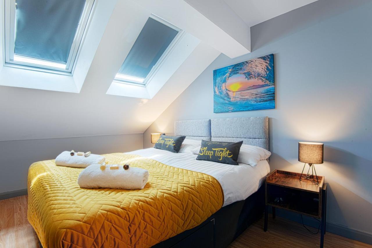 The Penthouse Gathering - Town Centre - Sleeps Up To 16 Wrexham Dış mekan fotoğraf