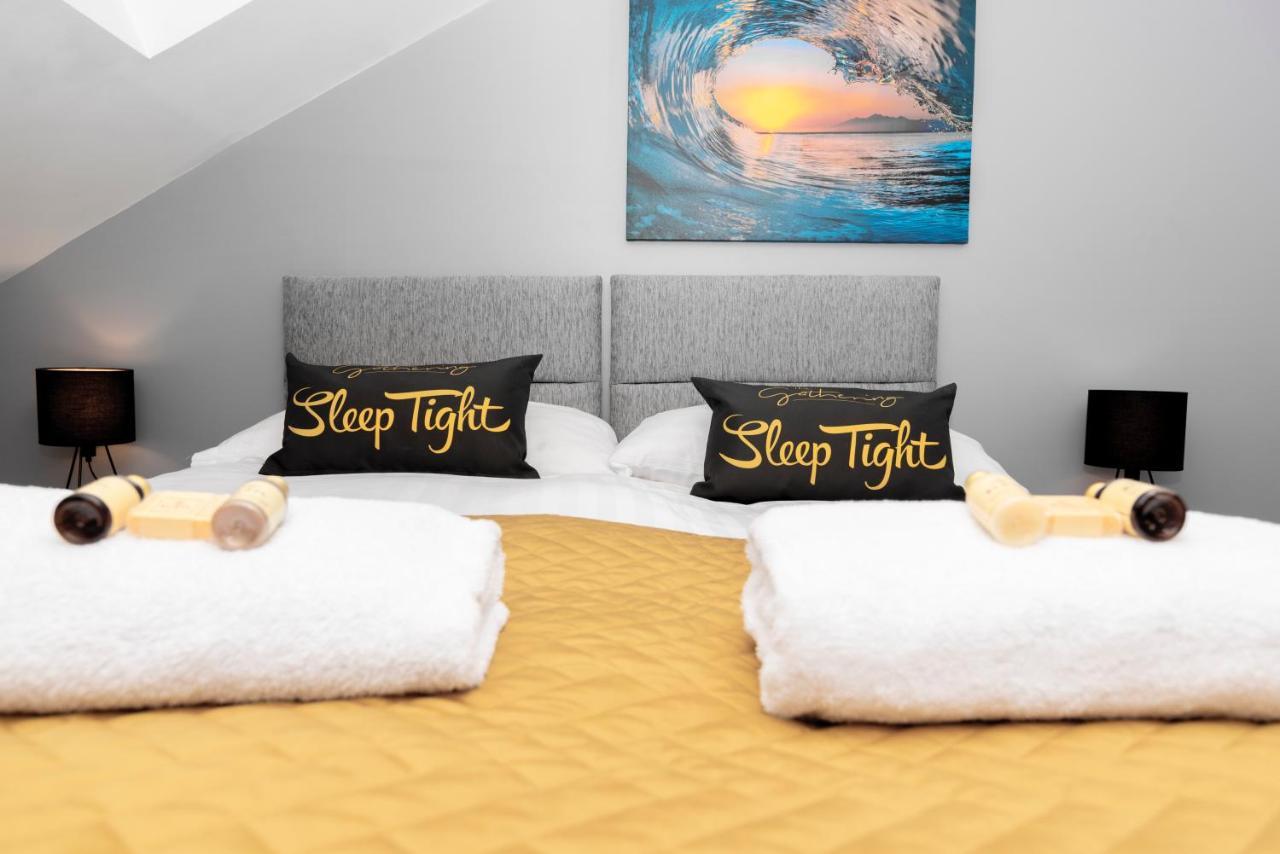 The Penthouse Gathering - Town Centre - Sleeps Up To 16 Wrexham Dış mekan fotoğraf