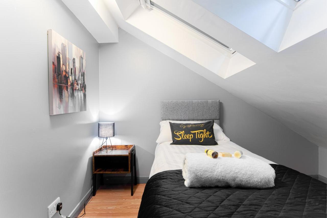 The Penthouse Gathering - Town Centre - Sleeps Up To 16 Wrexham Dış mekan fotoğraf