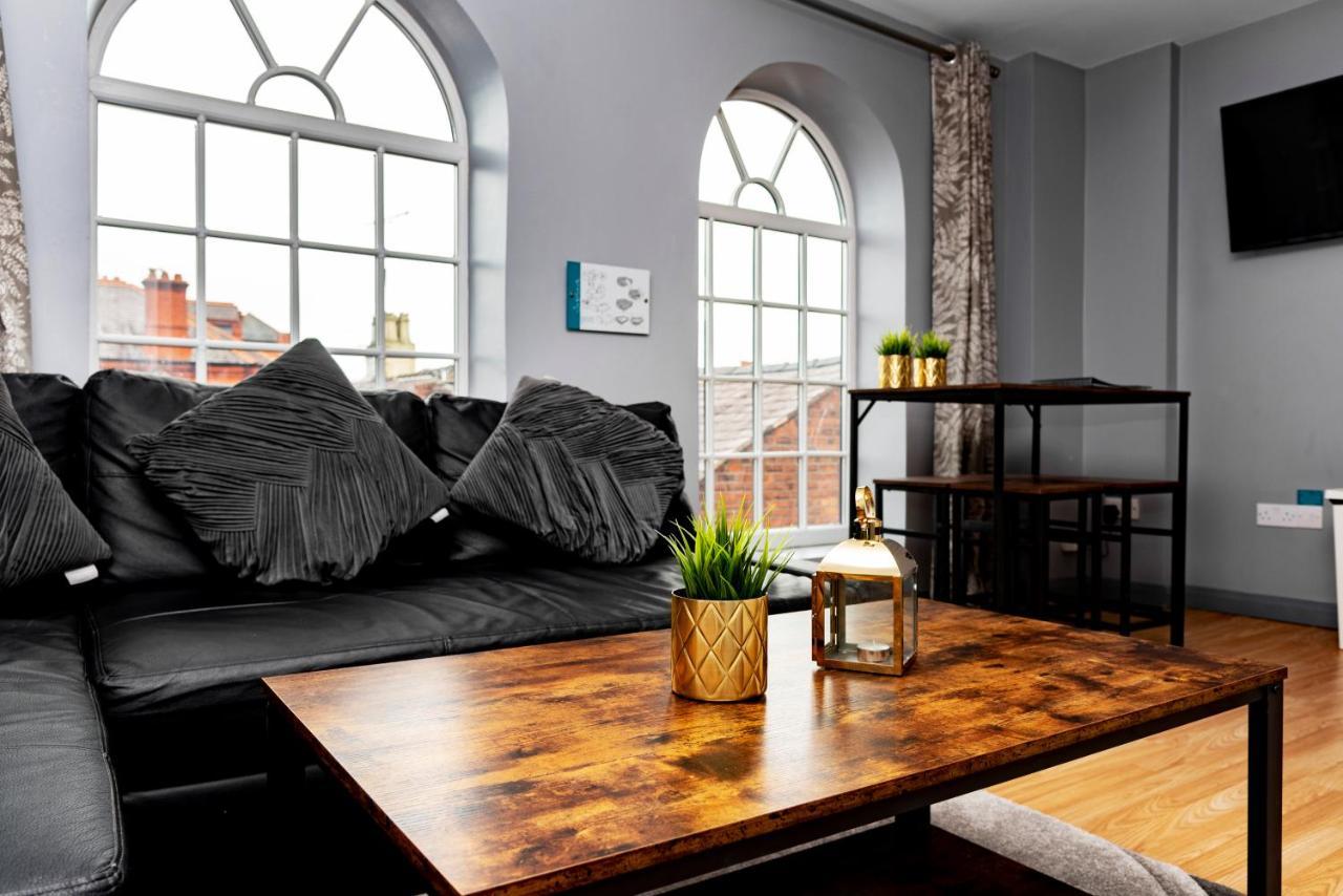 The Penthouse Gathering - Town Centre - Sleeps Up To 16 Wrexham Dış mekan fotoğraf