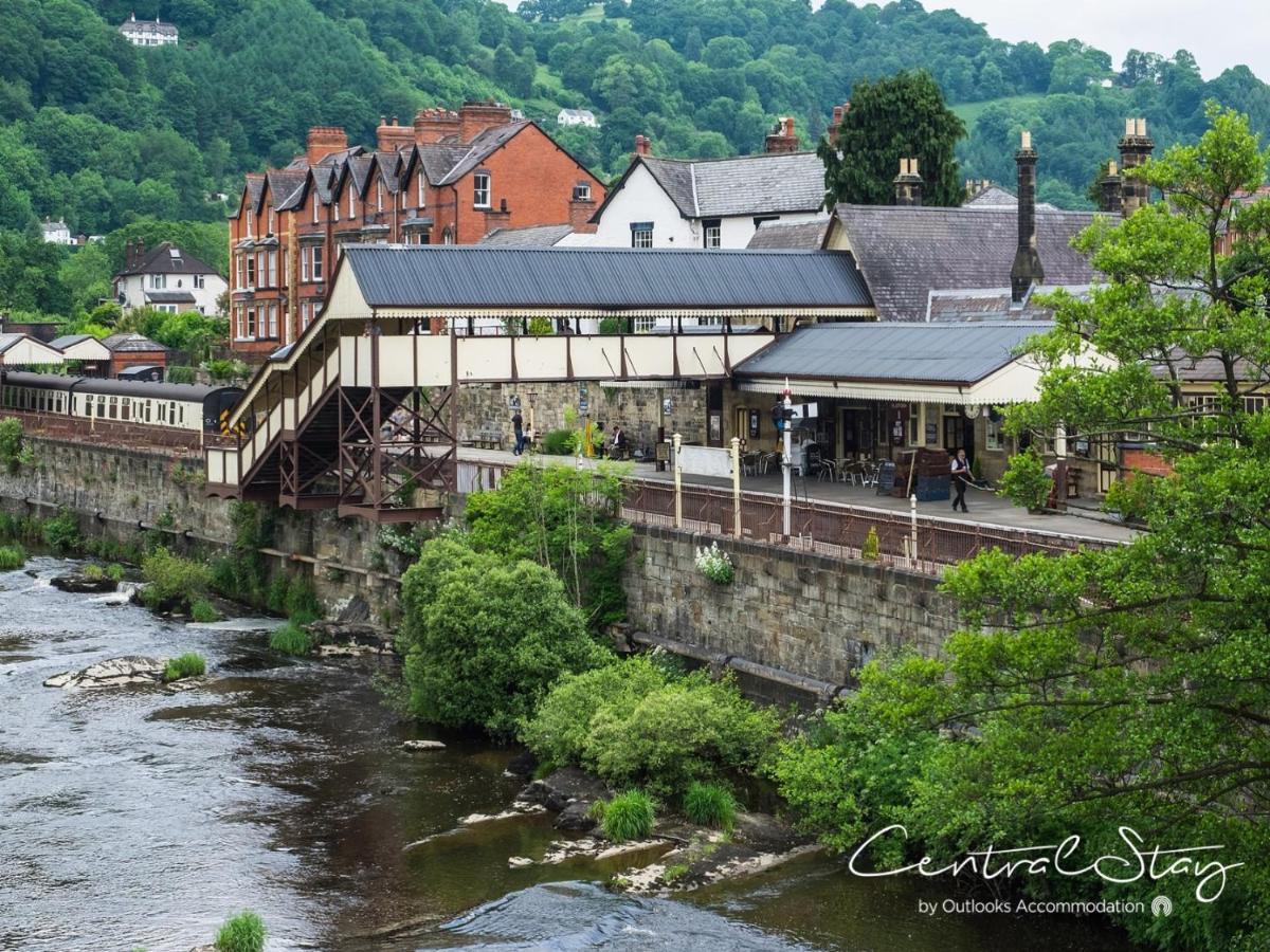 The Penthouse Gathering - Town Centre - Sleeps Up To 16 Wrexham Dış mekan fotoğraf