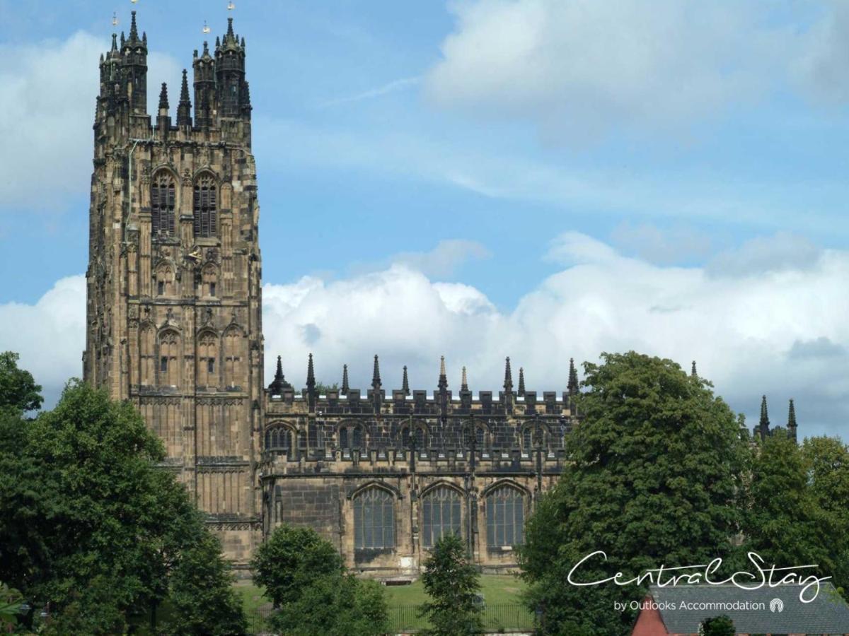 The Penthouse Gathering - Town Centre - Sleeps Up To 16 Wrexham Dış mekan fotoğraf