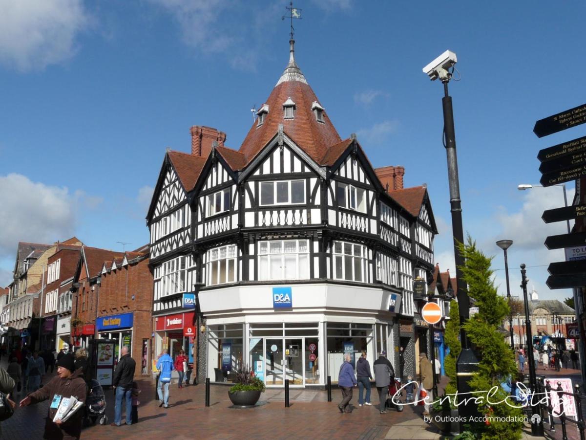 The Penthouse Gathering - Town Centre - Sleeps Up To 16 Wrexham Dış mekan fotoğraf
